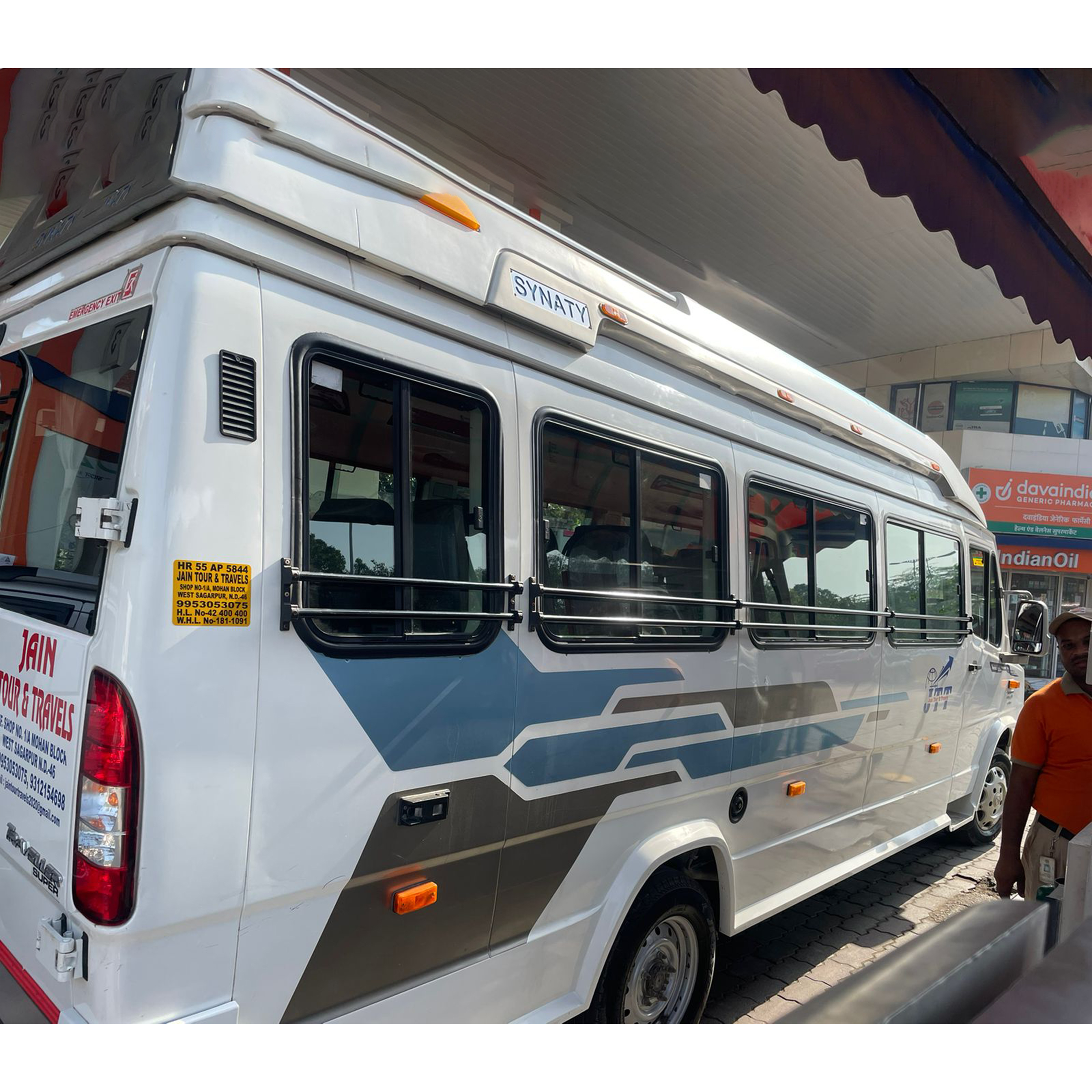 20-seater-luxury-tempo-traveller/2.jpg
