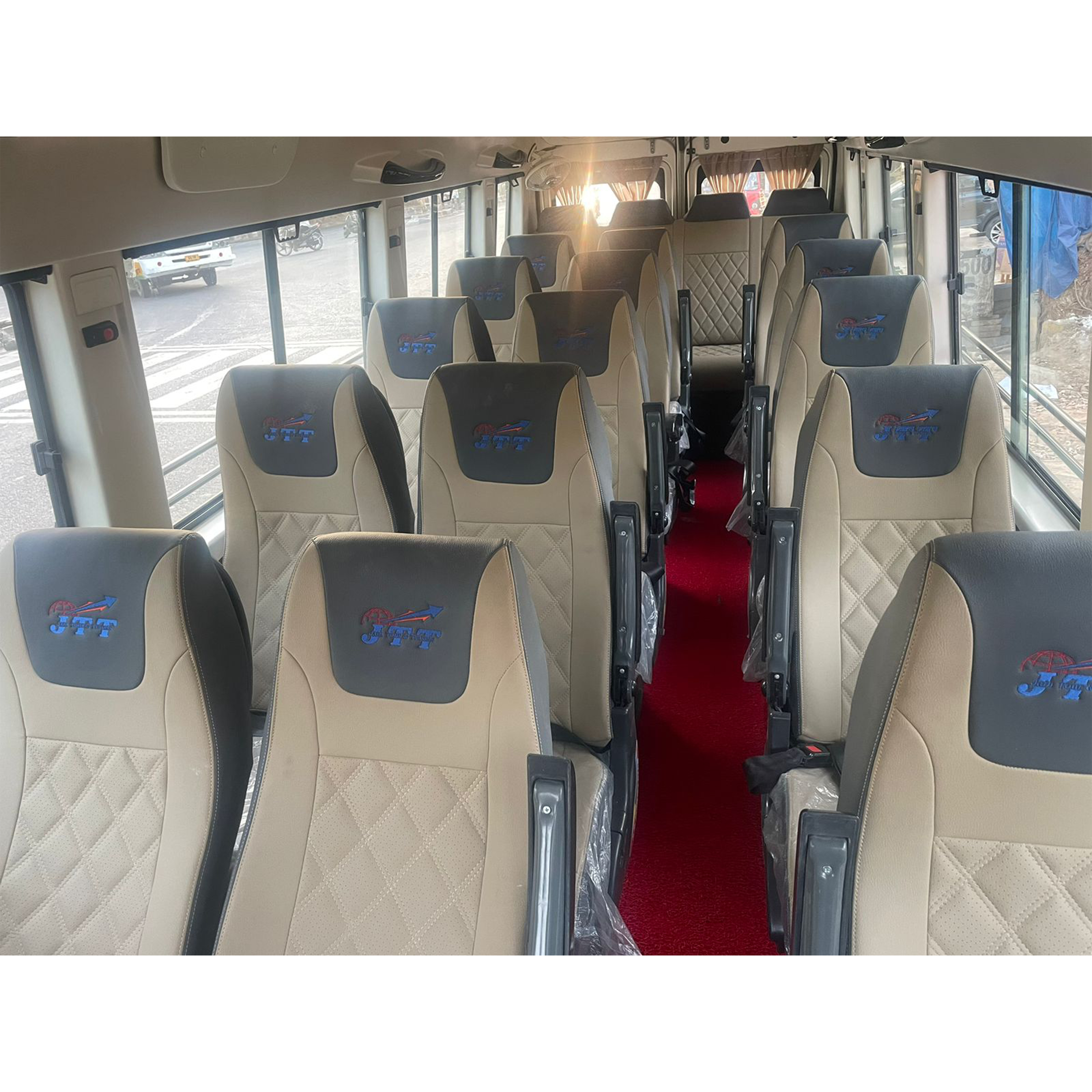 20-seater-luxury-tempo-traveller/4.jpg